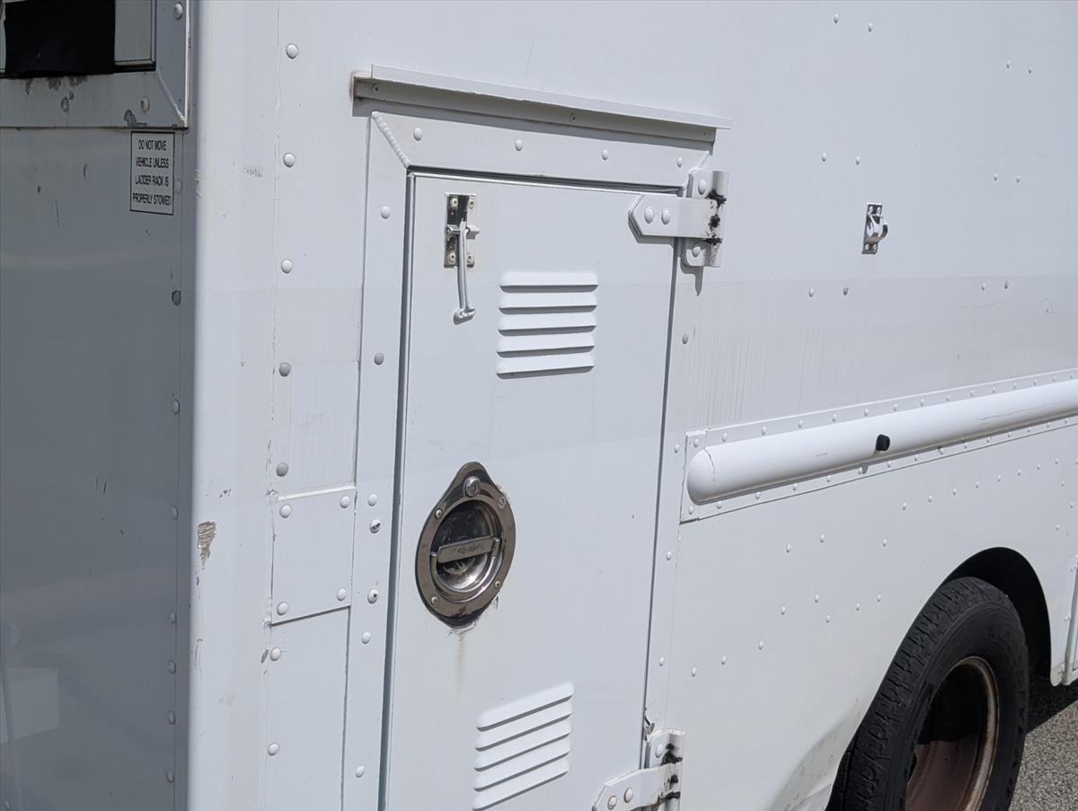 2008 Chevrolet Express Commercial Cutaway 18