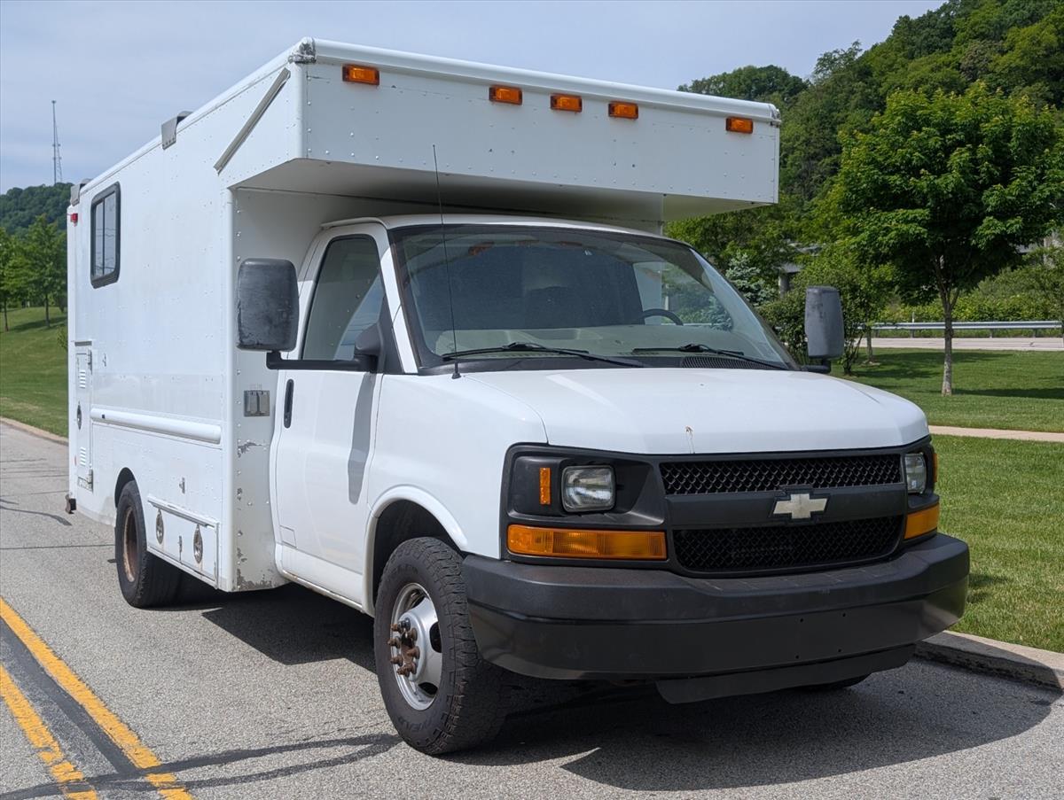 2008 Chevrolet Express Commercial Cutaway 2
