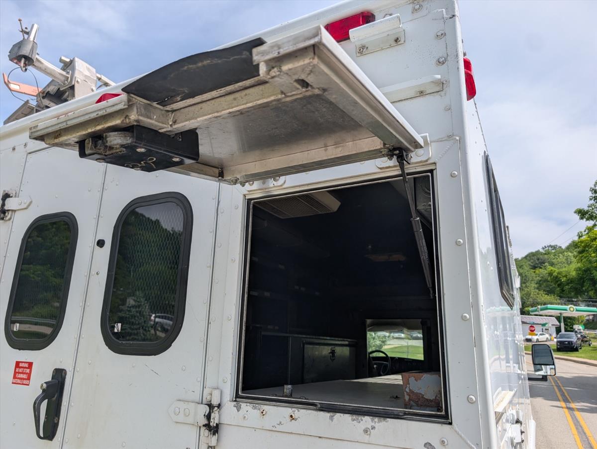 2008 Chevrolet Express Commercial Cutaway 32