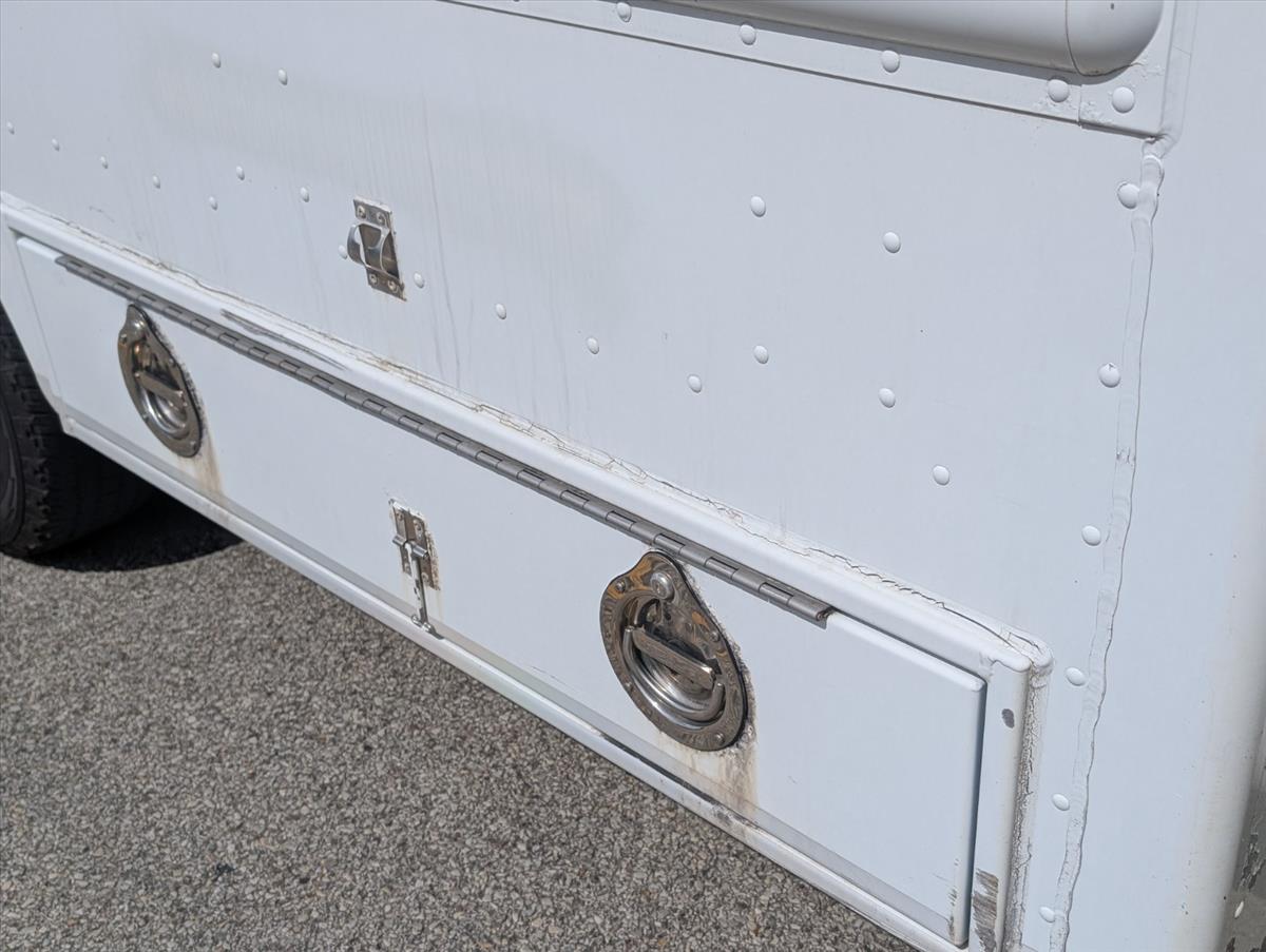 2008 Chevrolet Express Commercial Cutaway 17