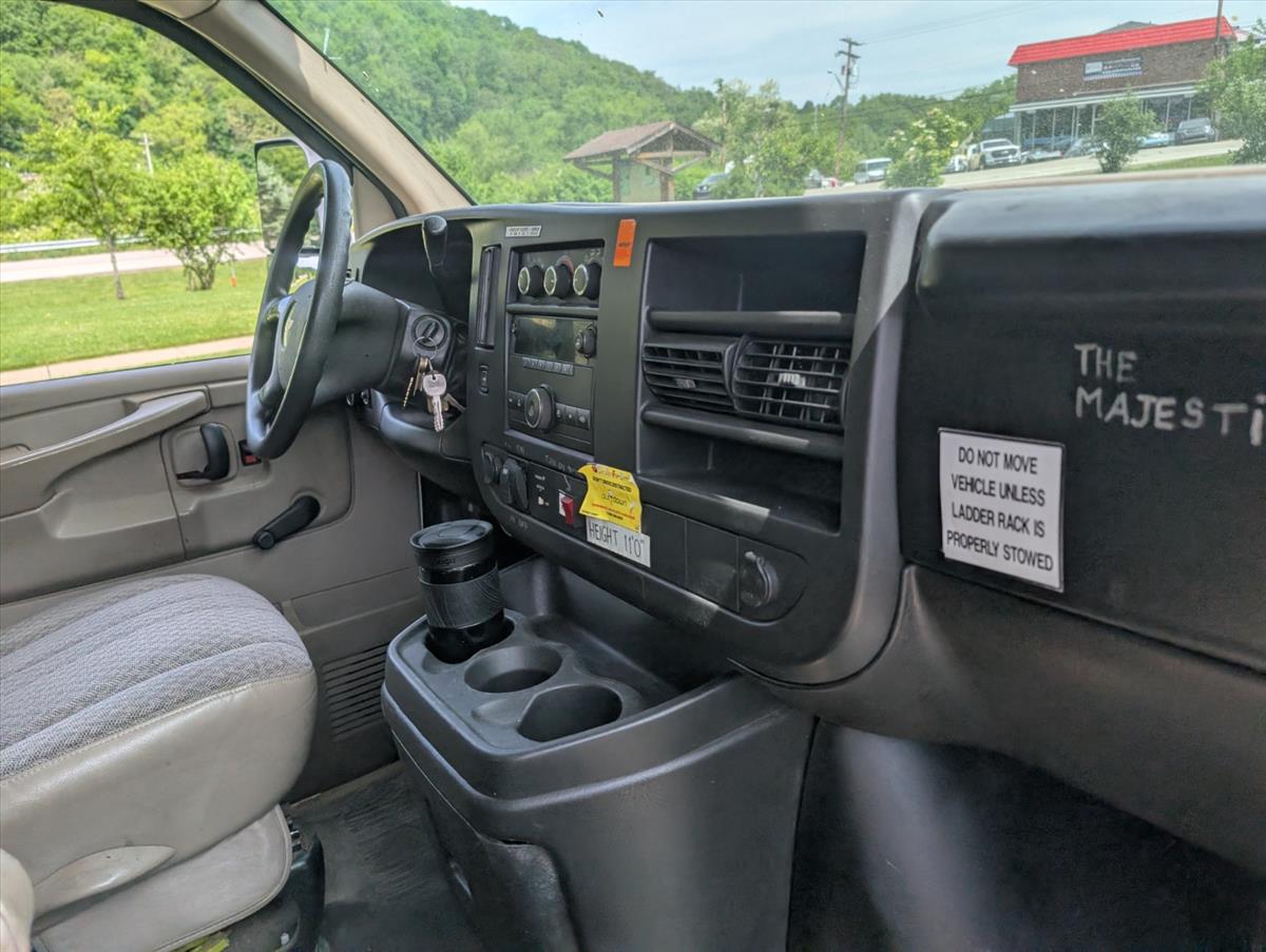 2008 Chevrolet Express Commercial Cutaway 24