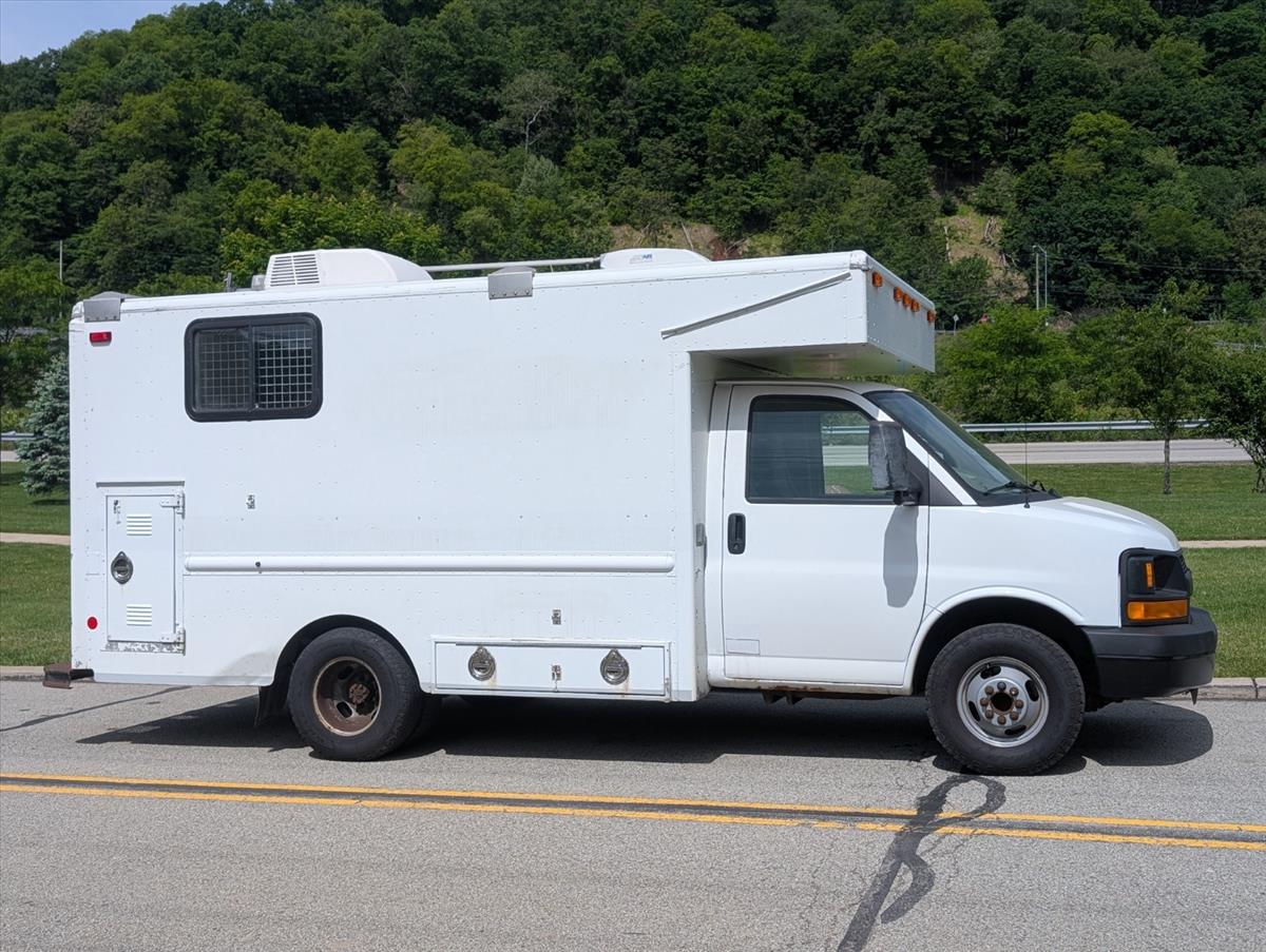 2008 Chevrolet Express Commercial Cutaway 3