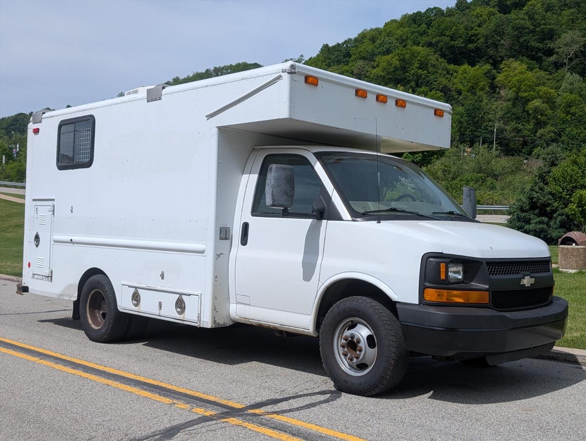2008 Chevrolet Express Commercial Cutaway 1