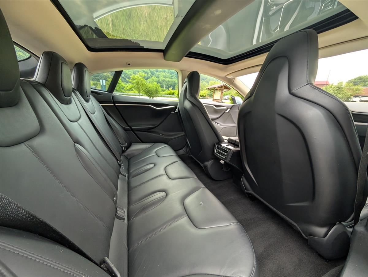 2014 Tesla Model S 52
