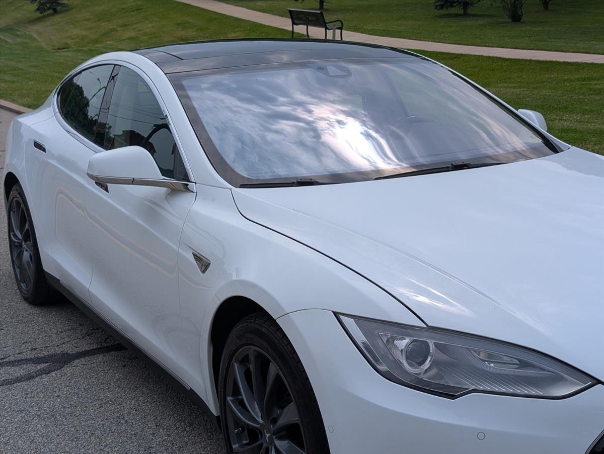2014 Tesla Model S 16