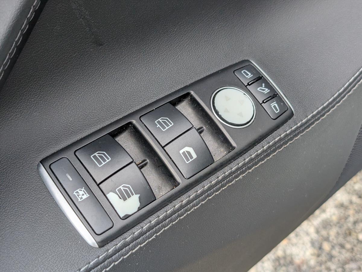 2014 Tesla Model S 43
