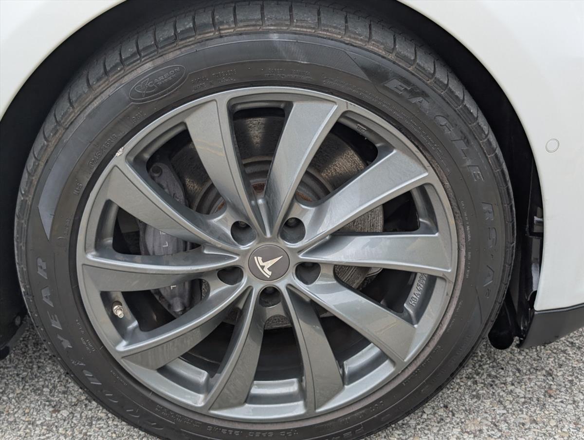 2014 Tesla Model S 20