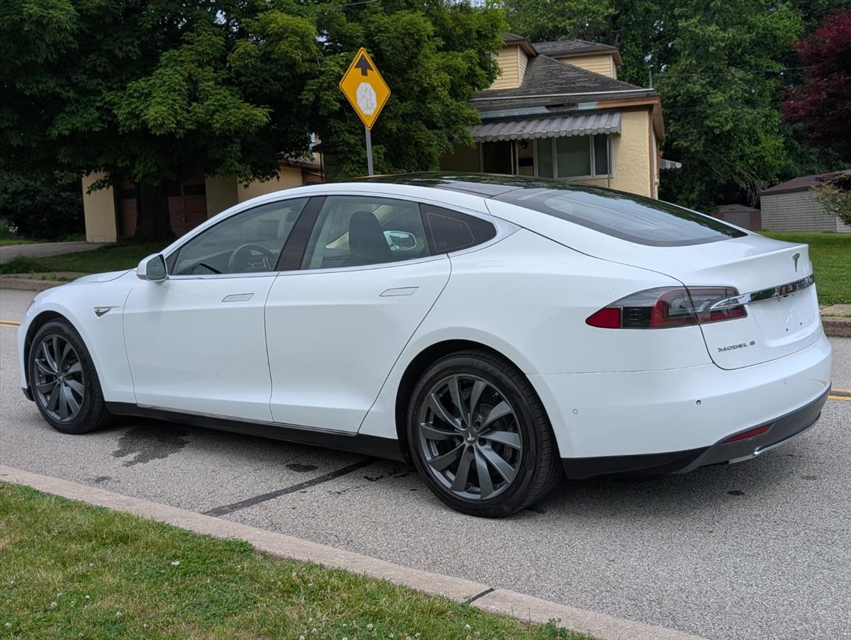 2014 Tesla Model S 10
