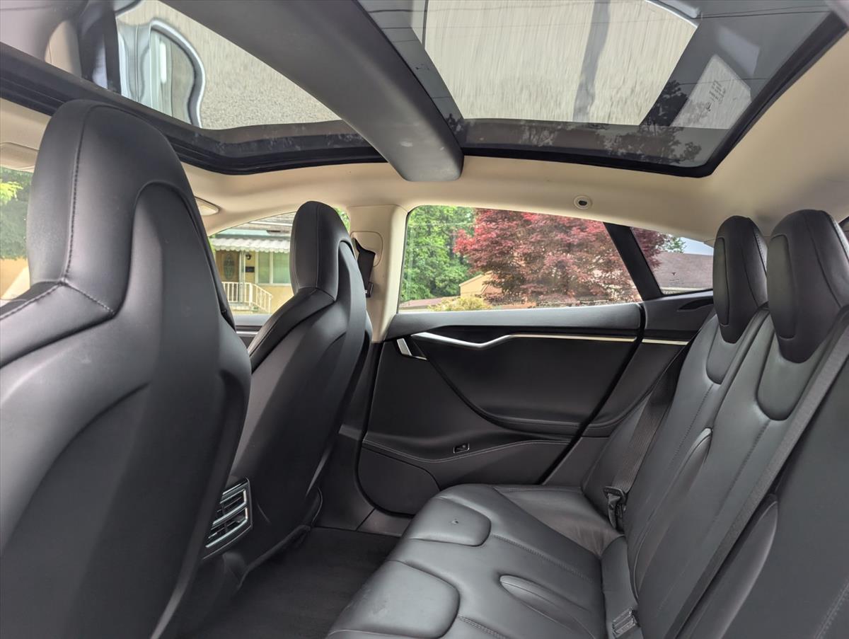 2014 Tesla Model S 48