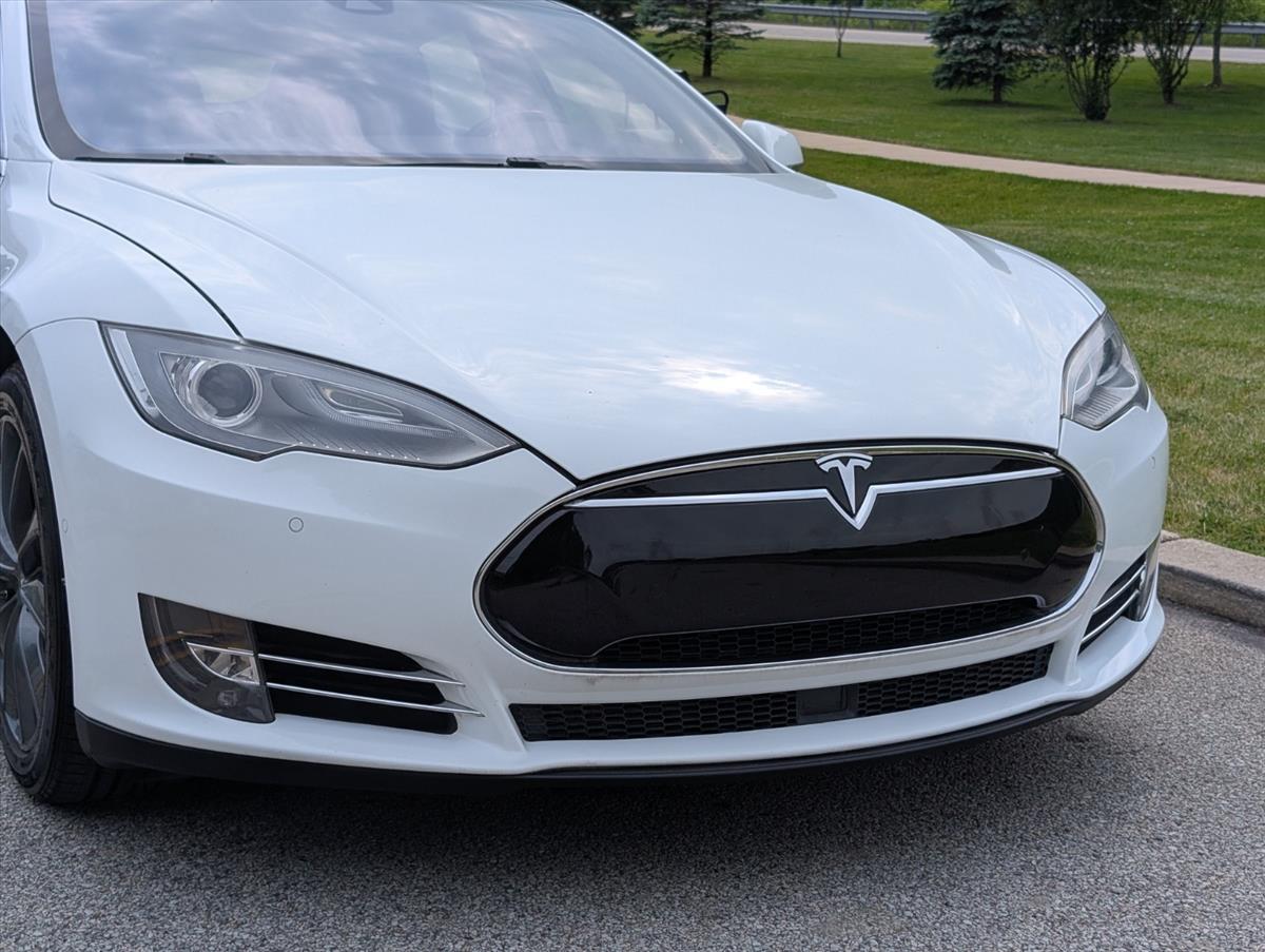 2014 Tesla Model S 17
