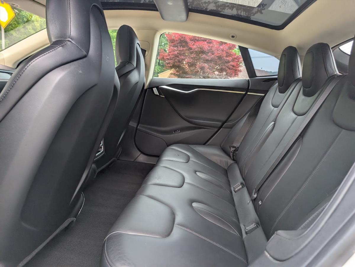2014 Tesla Model S 47