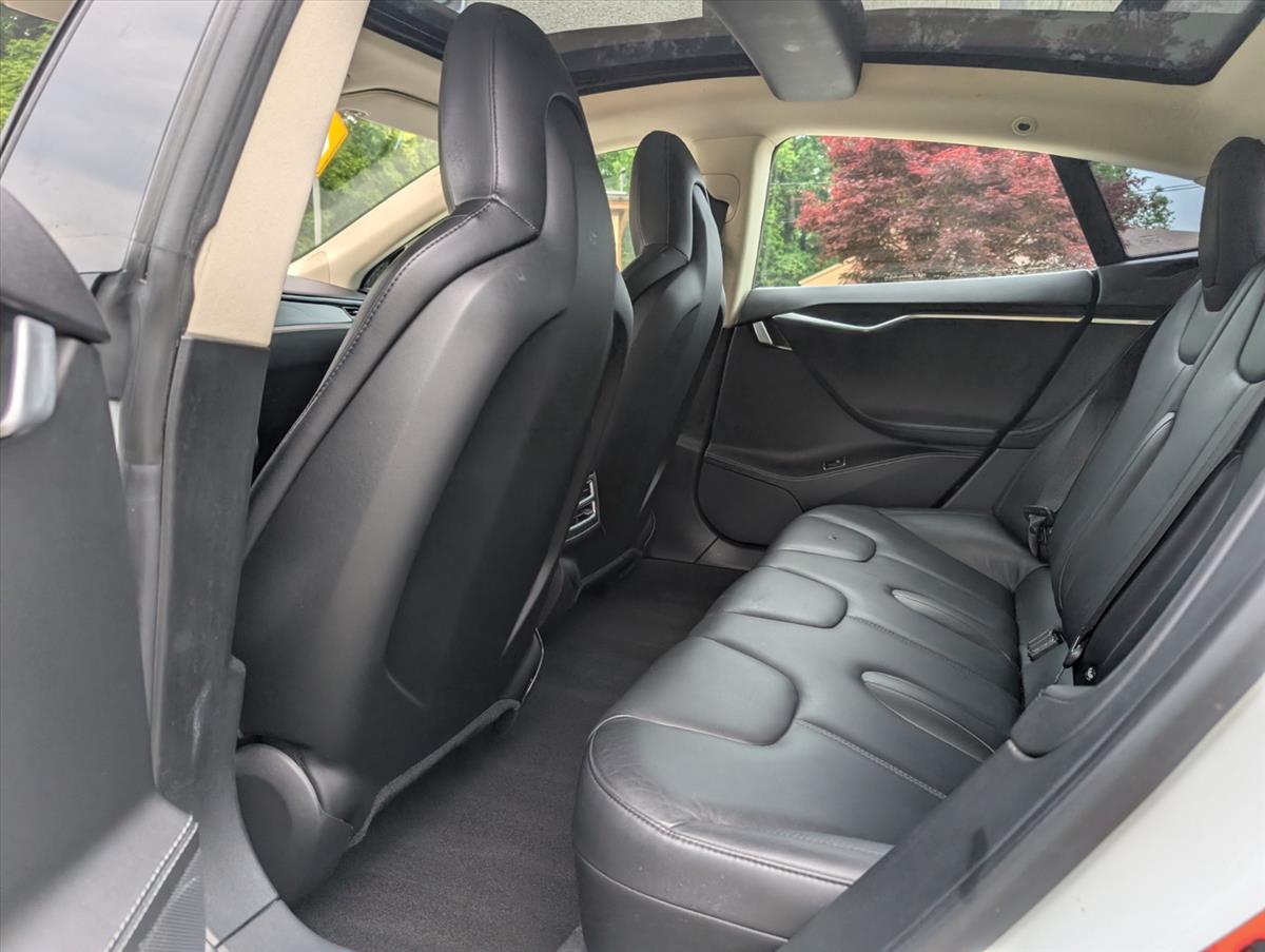 2014 Tesla Model S 46