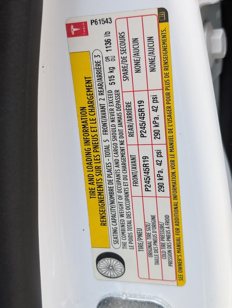 2014 Tesla Model S 44