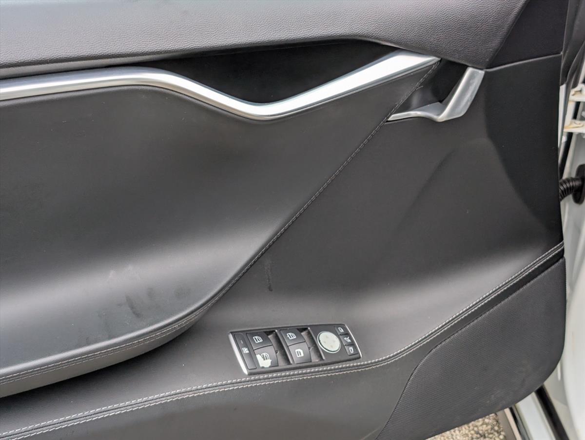 2014 Tesla Model S 42