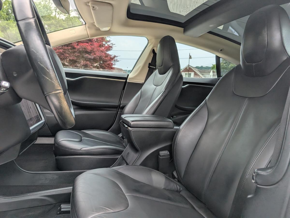 2014 Tesla Model S 39