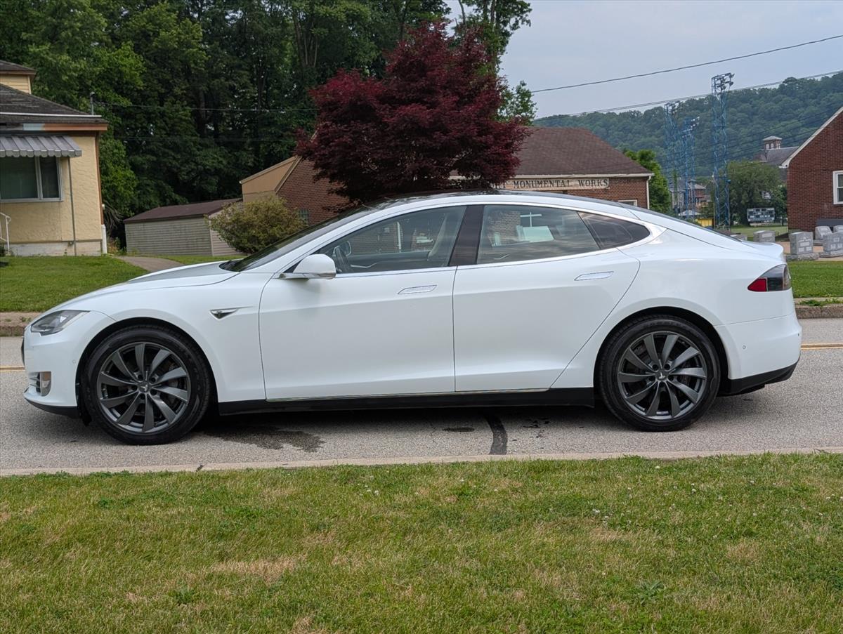2014 Tesla Model S 12