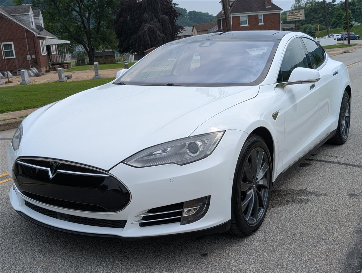 2014 Tesla Model S 14