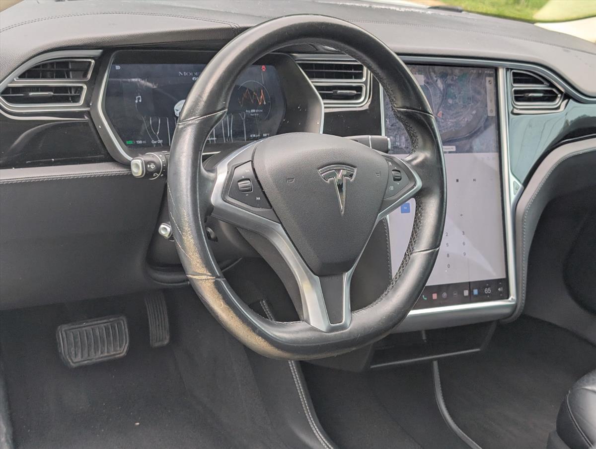2014 Tesla Model S 41