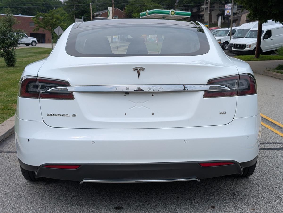 2014 Tesla Model S 8