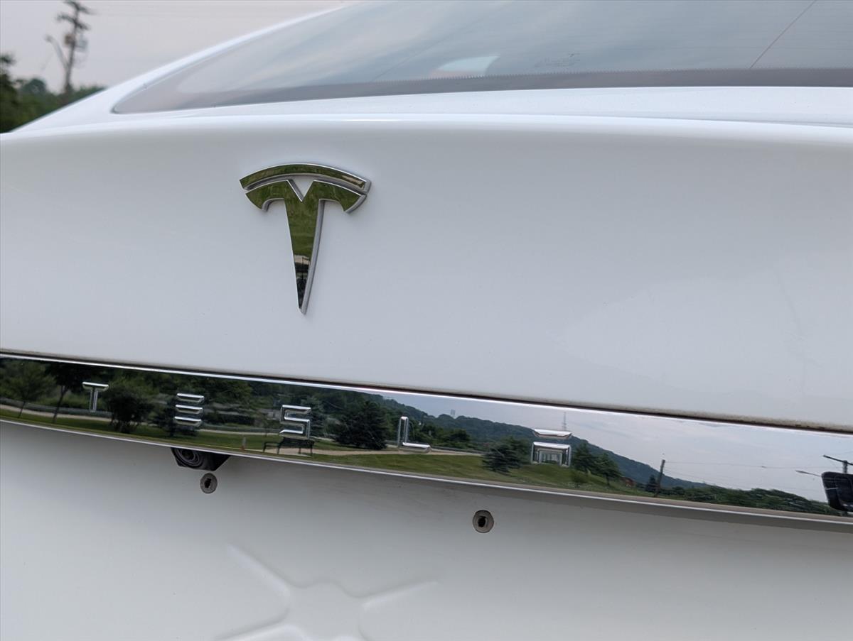 2014 Tesla Model S 27