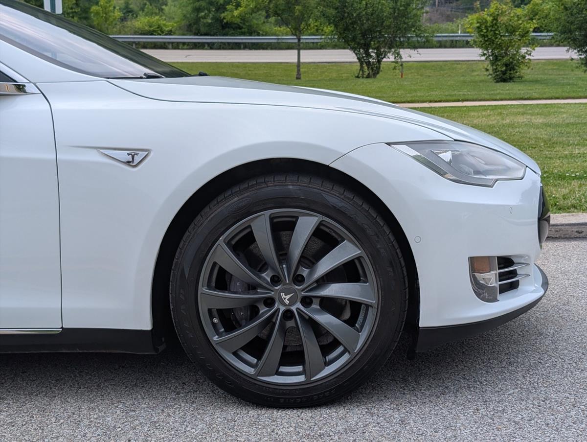 2014 Tesla Model S 19