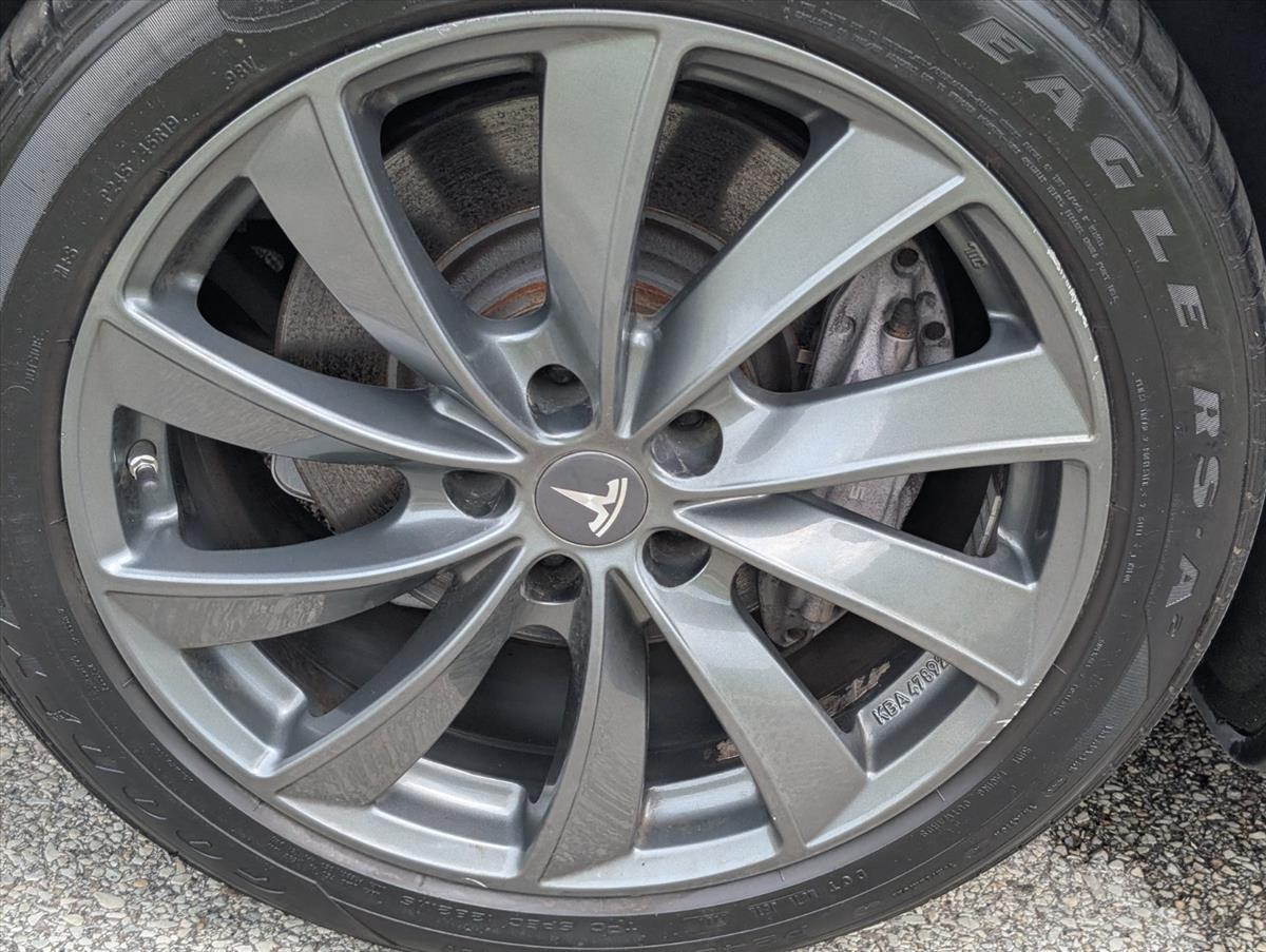 2014 Tesla Model S 34