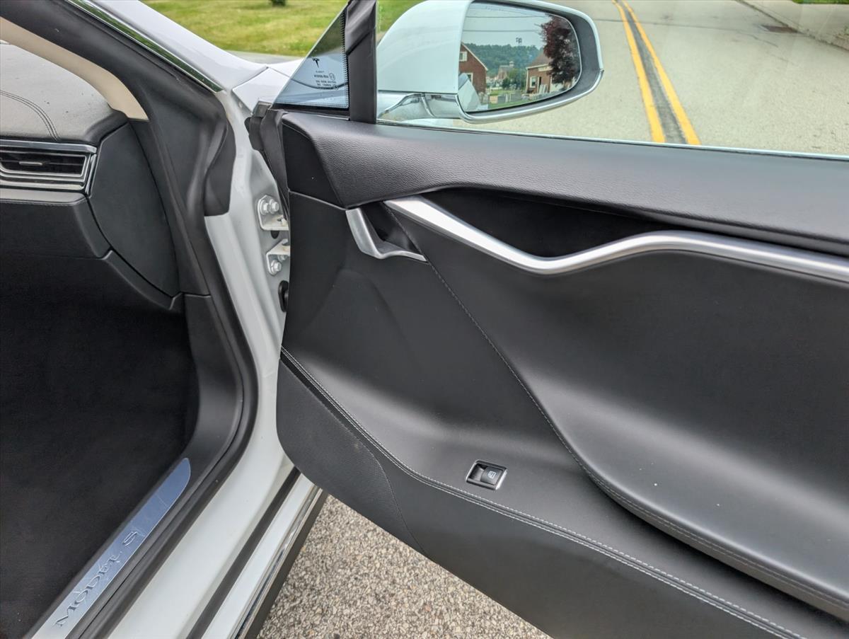 2014 Tesla Model S 59
