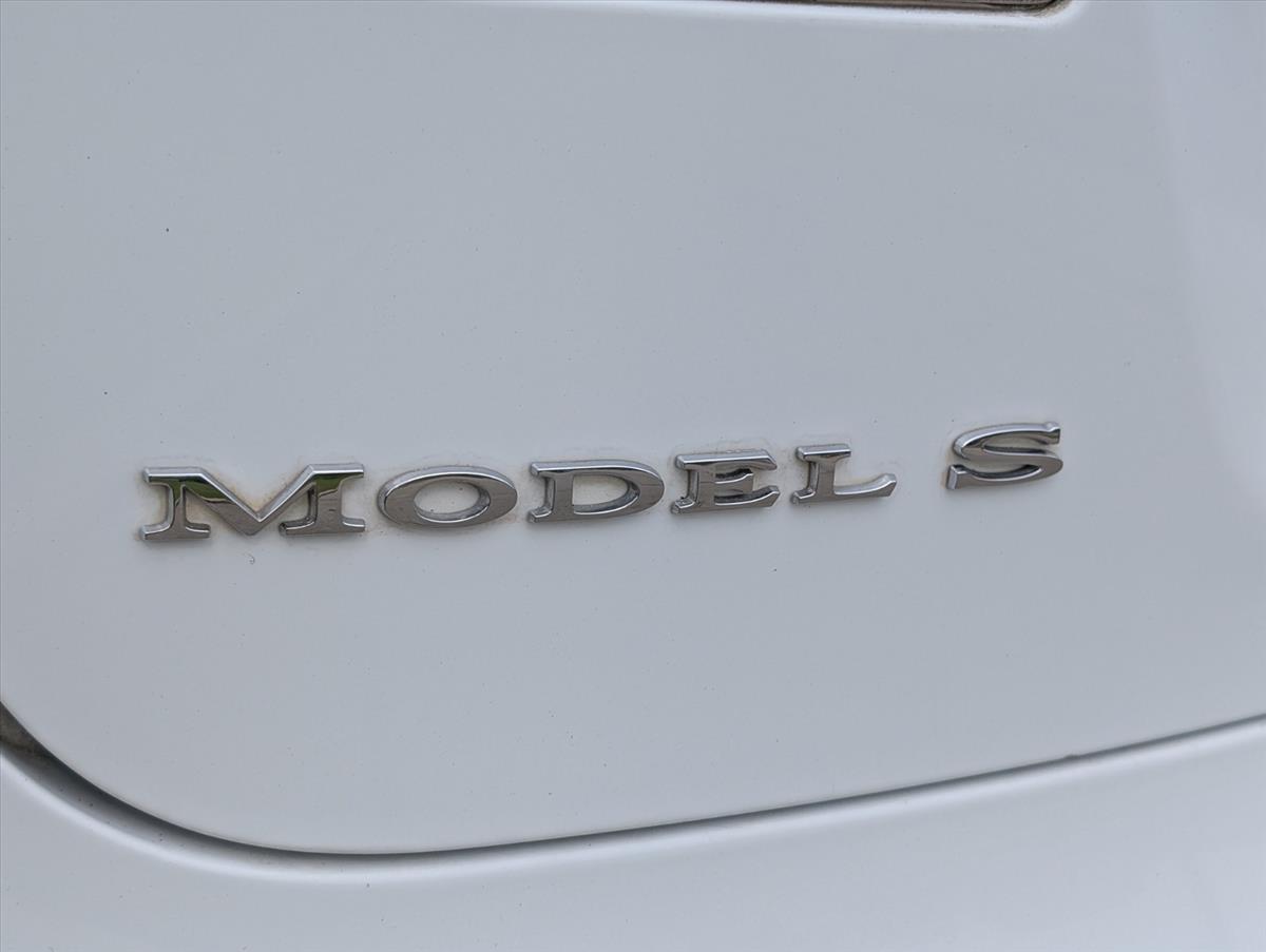 2014 Tesla Model S 29