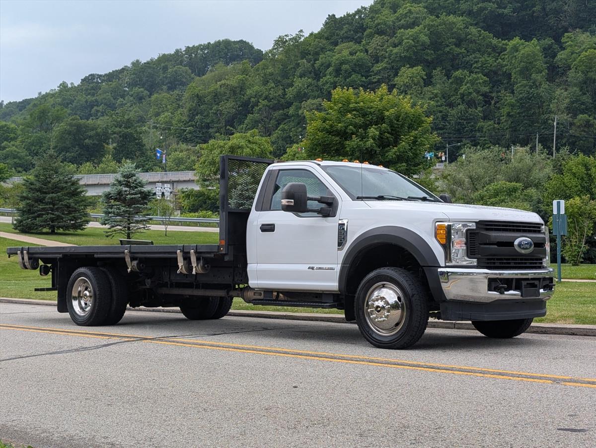 2017 Ford Super Duty F-550 DRW 1