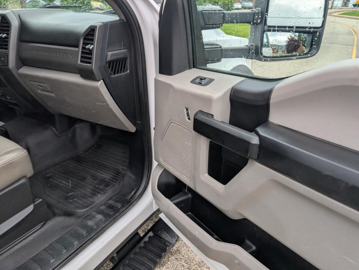 2017 Ford Super Duty F-550 DRW 31
