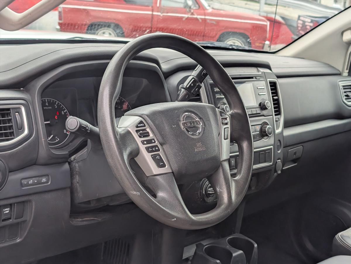 2017 Nissan Titan 18