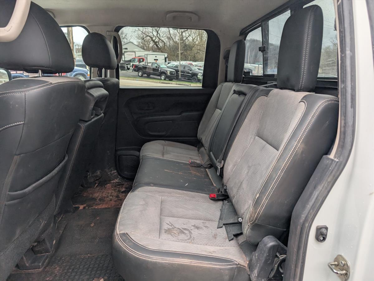 2017 Nissan Titan 27