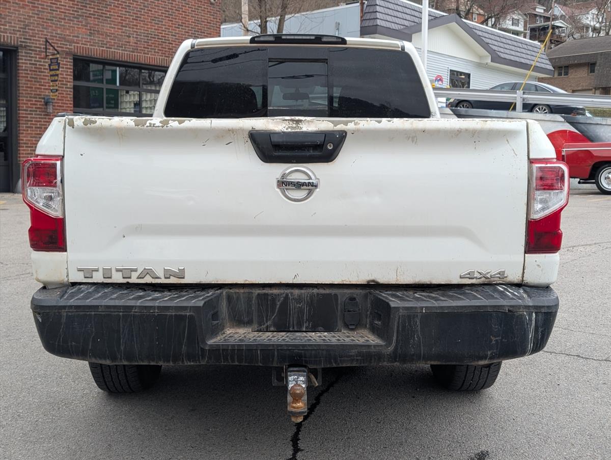 2017 Nissan Titan 7