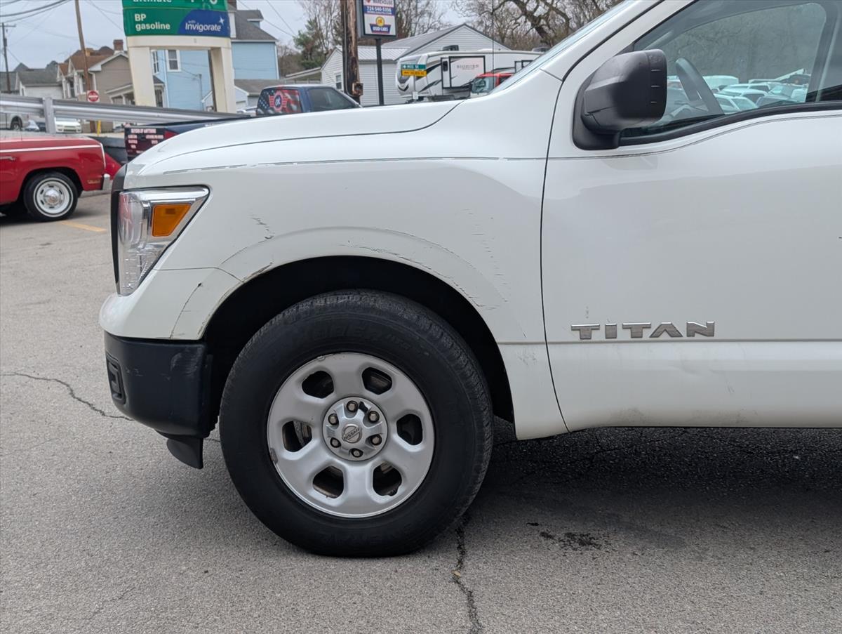 2017 Nissan Titan 10