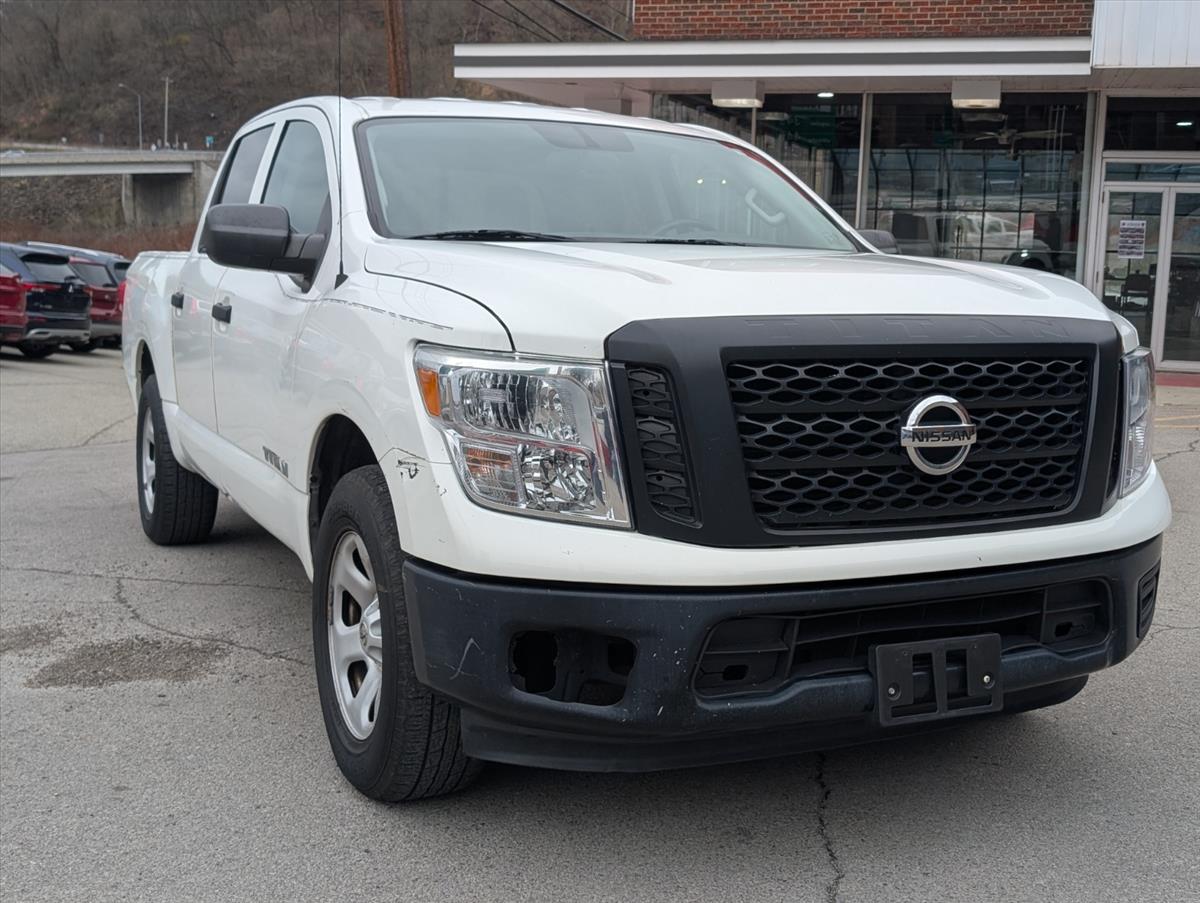 2017 Nissan Titan 2
