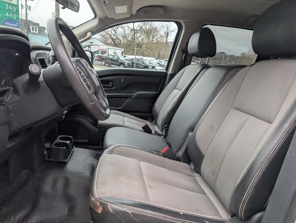 2017 Nissan Titan 17