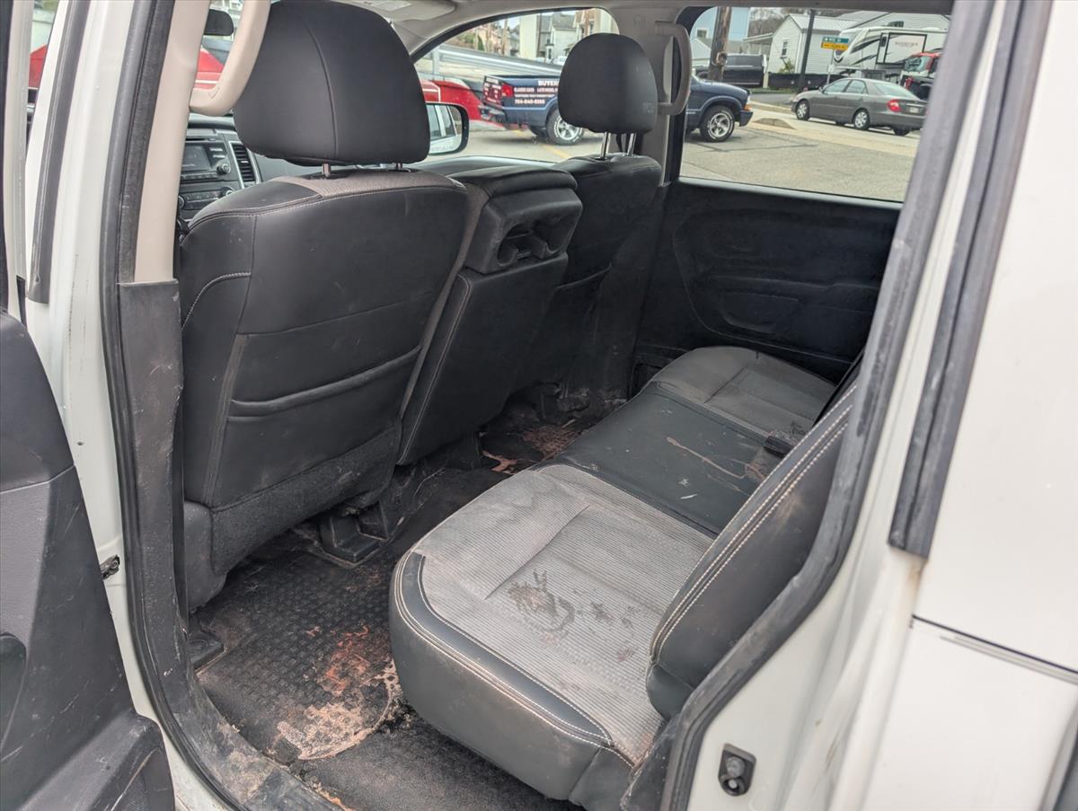 2017 Nissan Titan 28