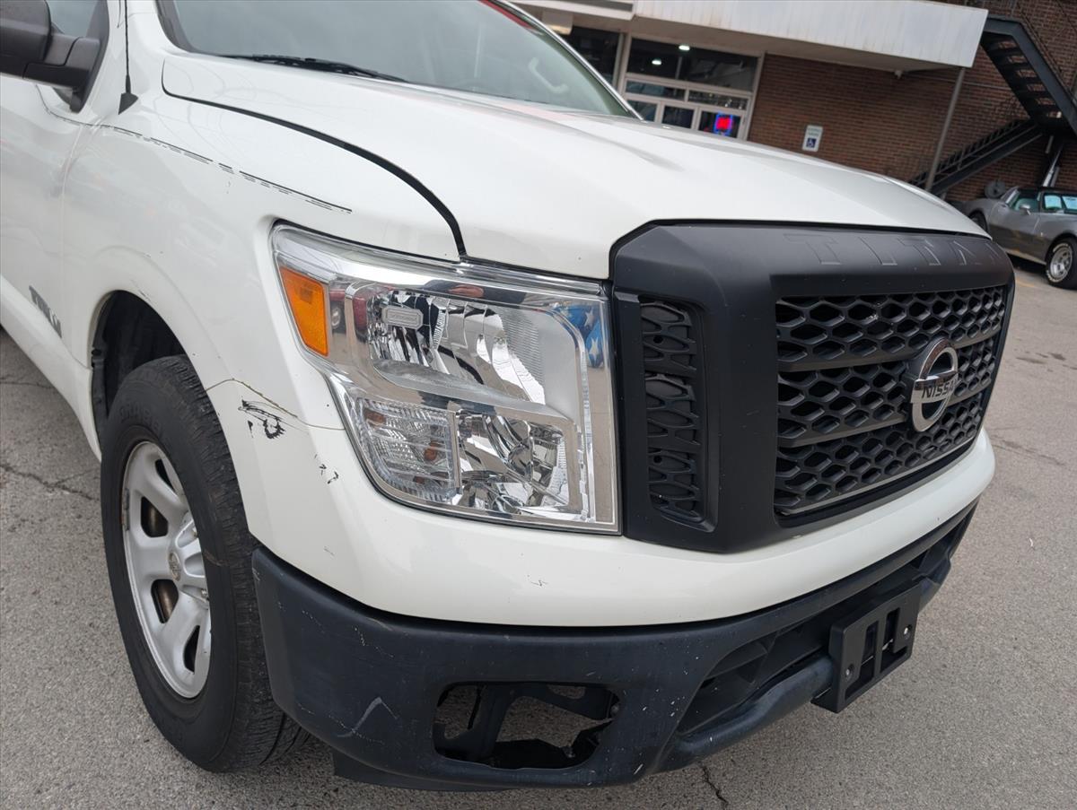 2017 Nissan Titan 37
