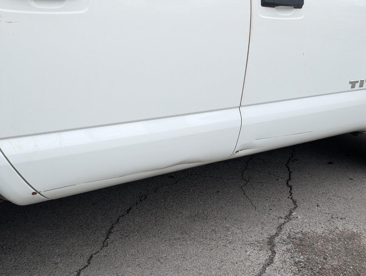 2017 Nissan Titan 32