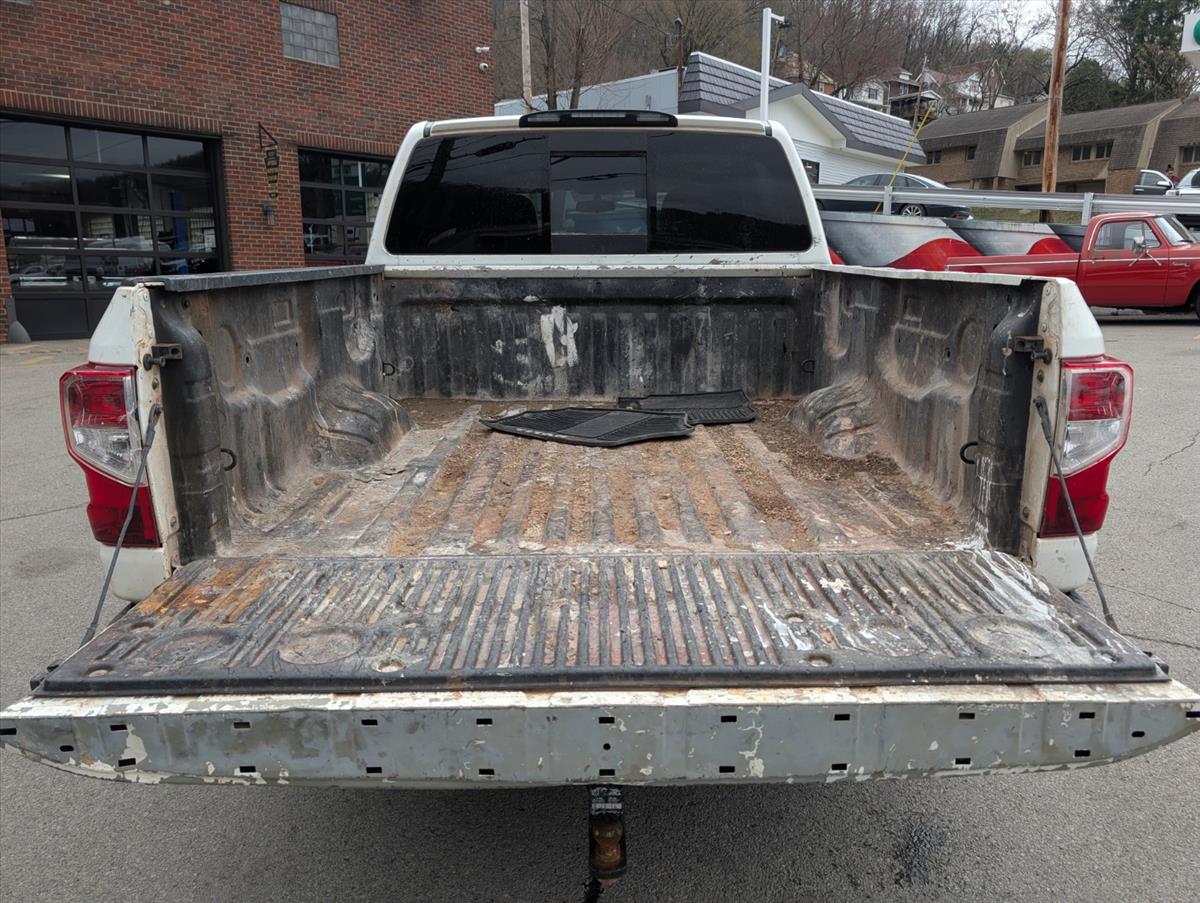 2017 Nissan Titan 29