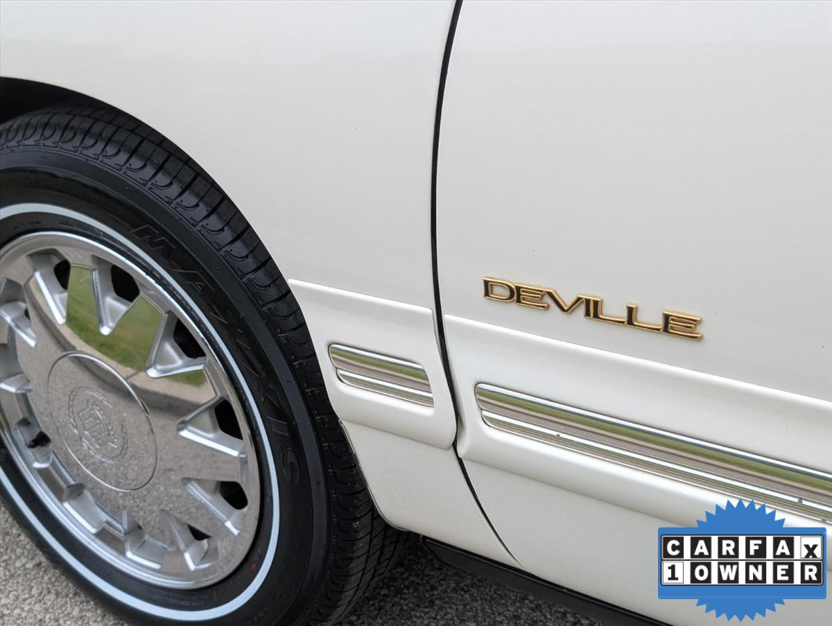 1999 Cadillac DeVille 38