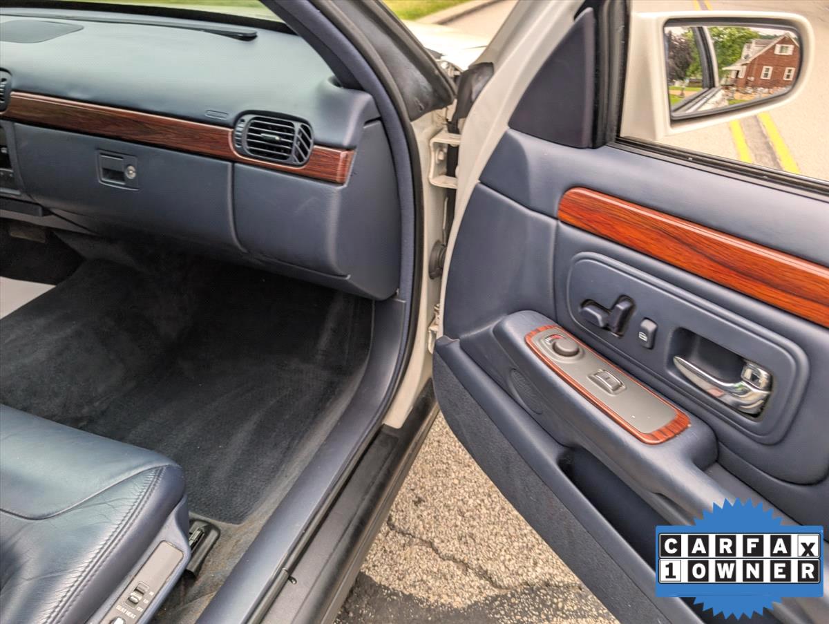 1999 Cadillac DeVille 76