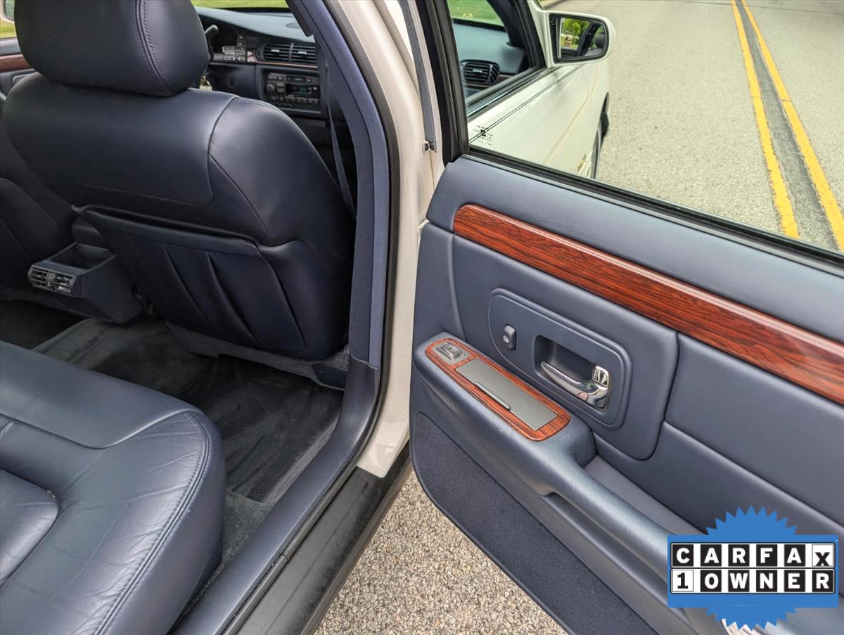 1999 Cadillac DeVille 73