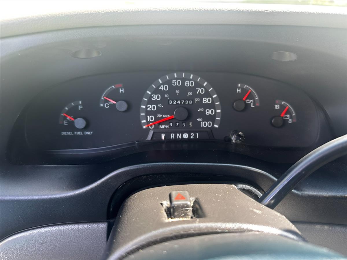 1999 Ford E-350 38