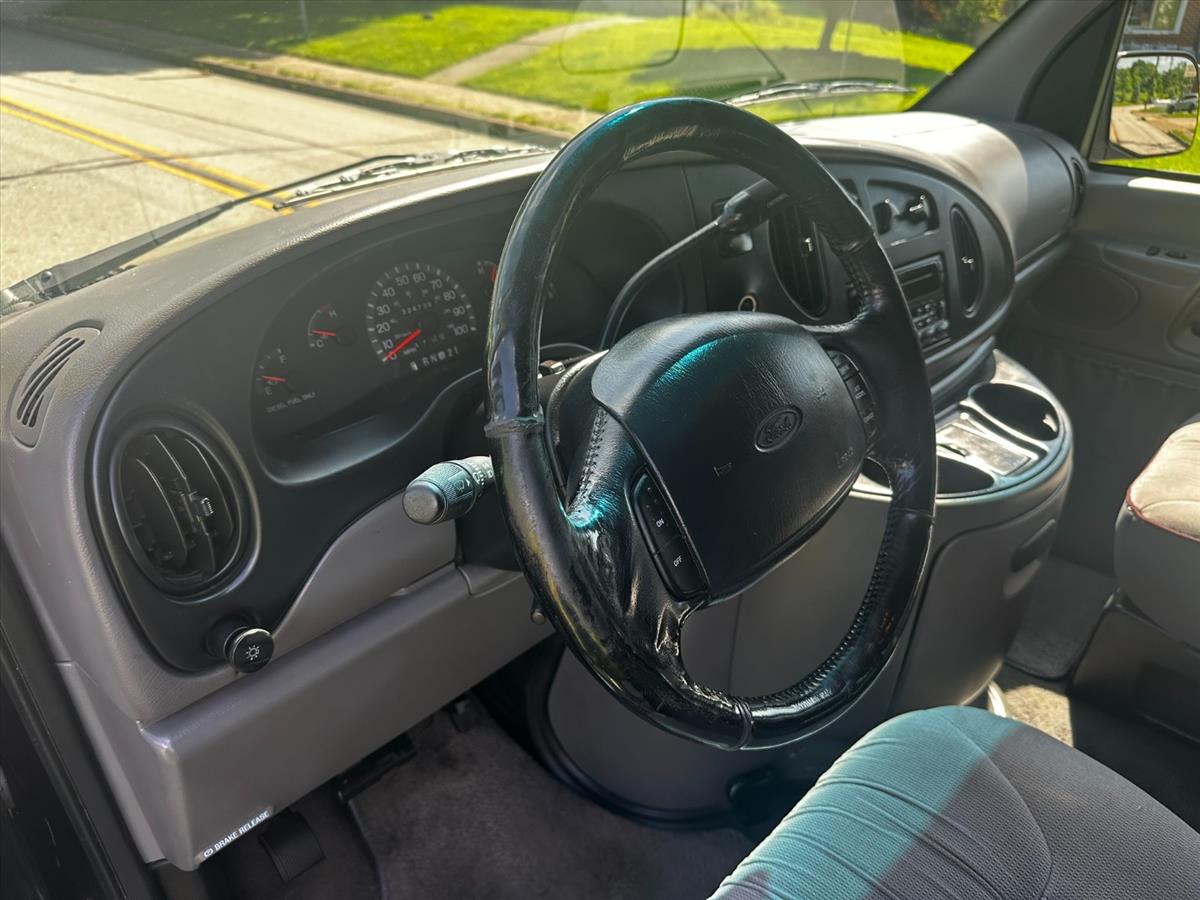 1999 Ford E-350 35