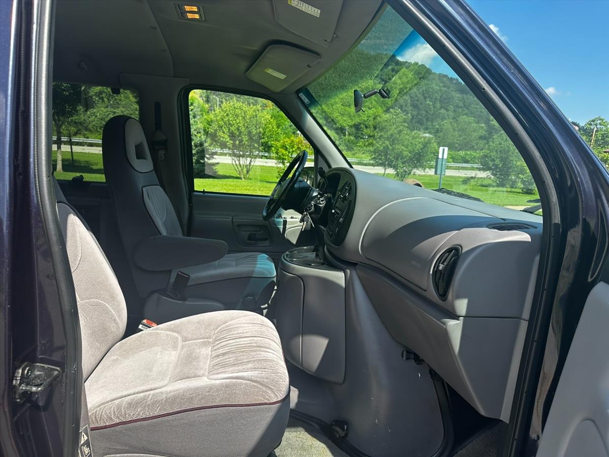 1999 Ford E-350 44