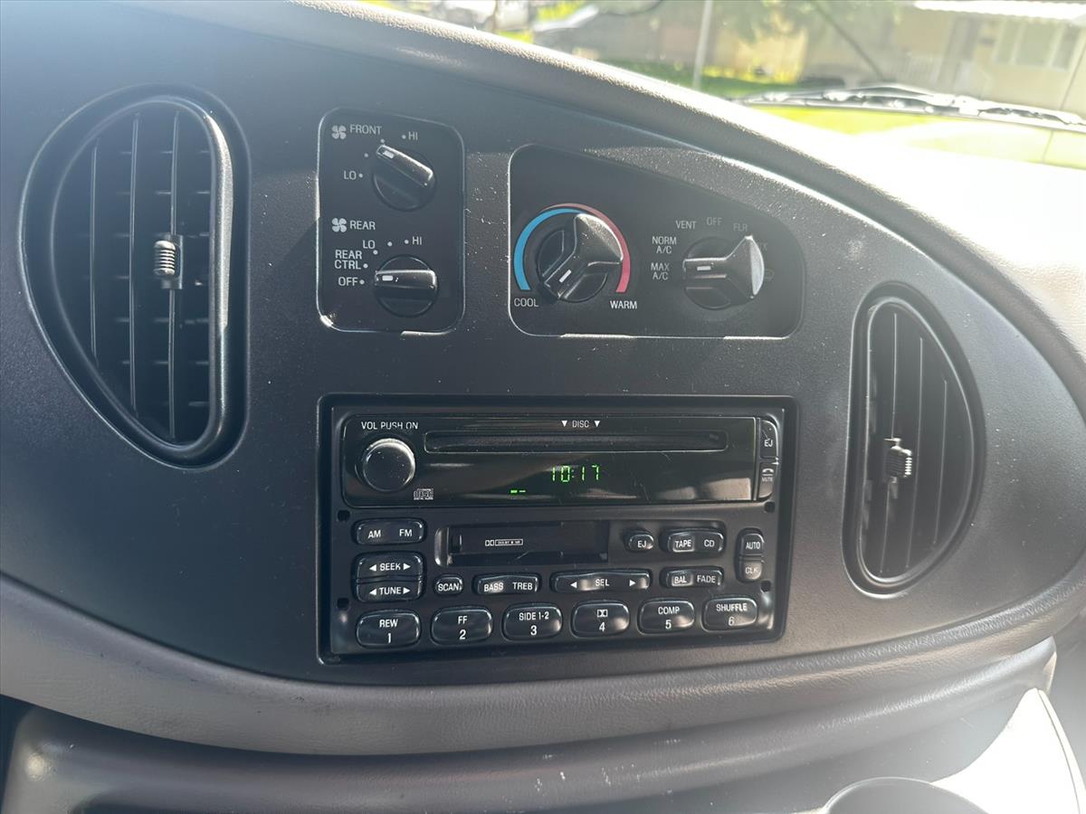 1999 Ford E-350 39