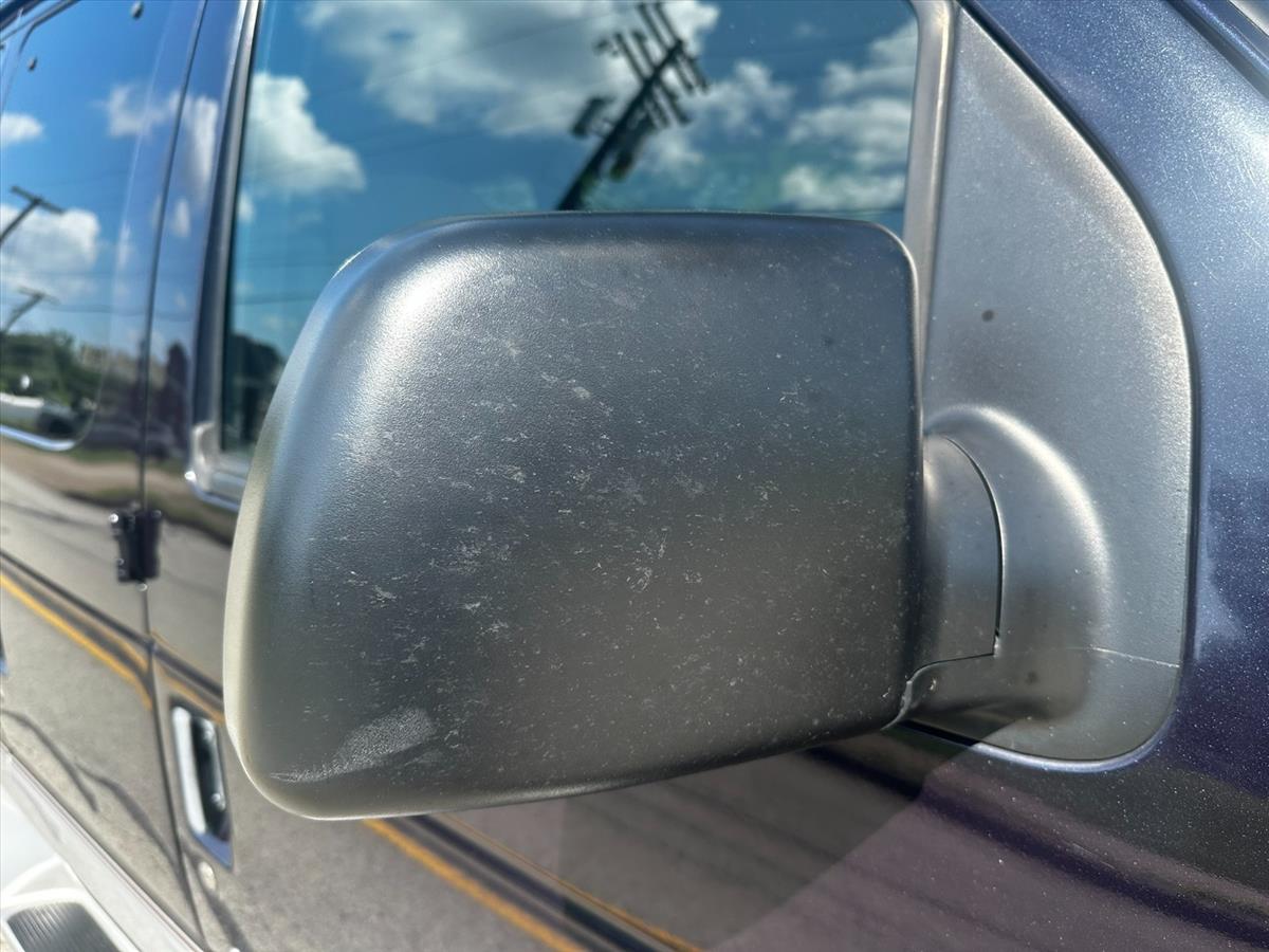 1999 Ford E-350 31