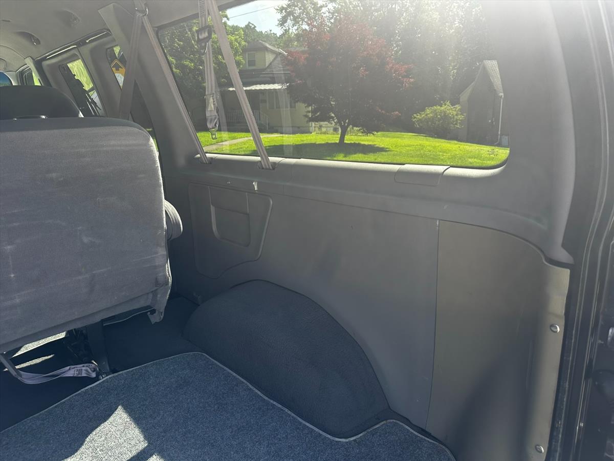 1999 Ford E-350 65