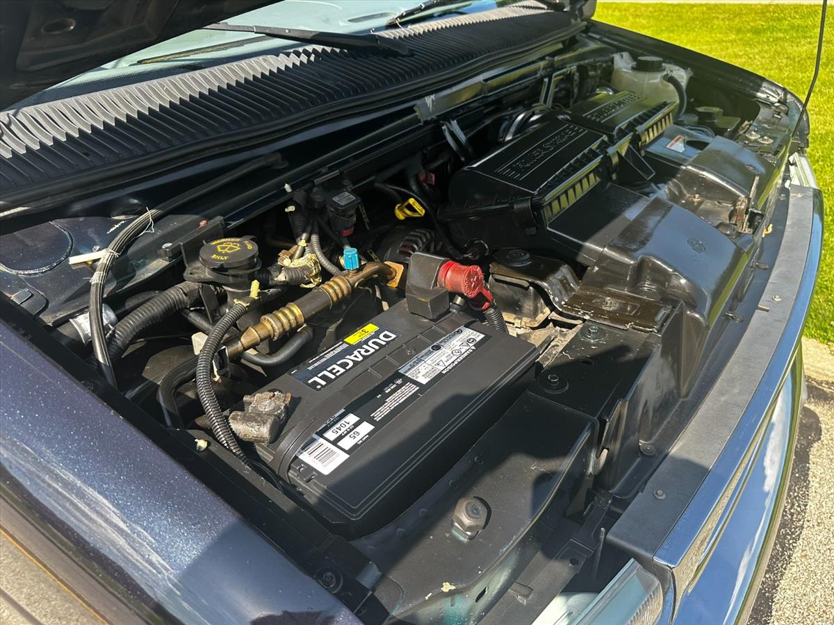 1999 Ford E-350 83